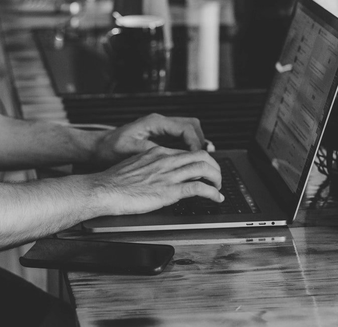 computer-hands-laptop-2115217.jpg